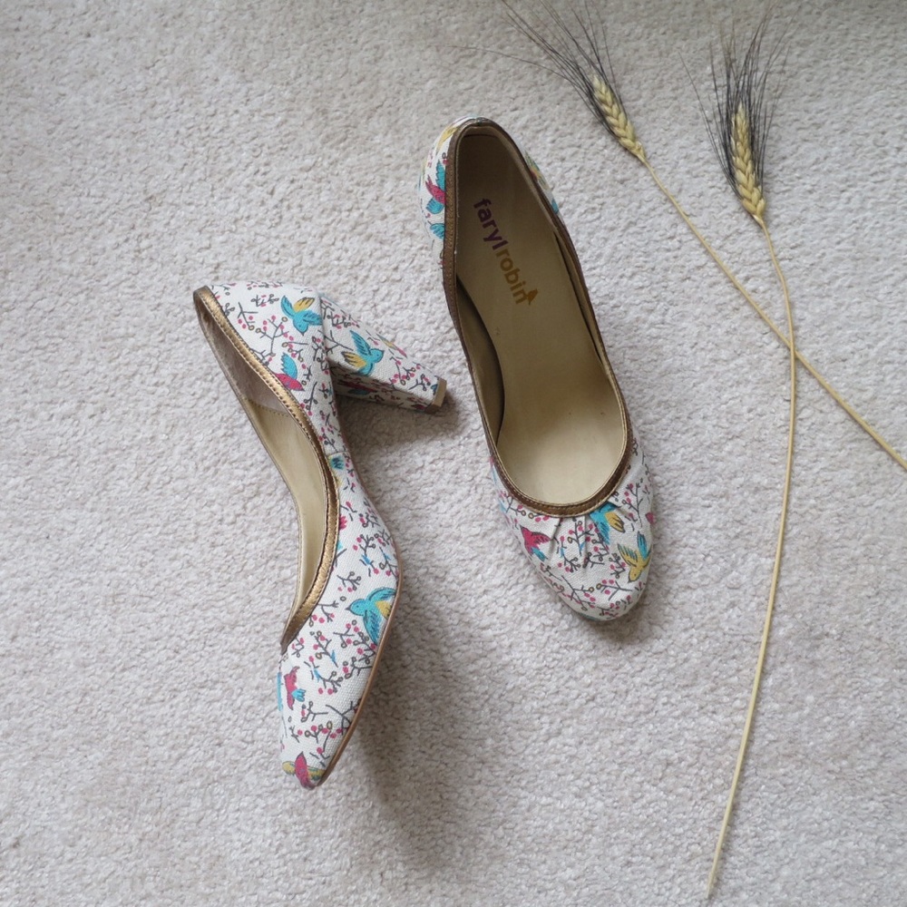Faryl Robin Bird Patterned Block Heel - Picture 2 of 8